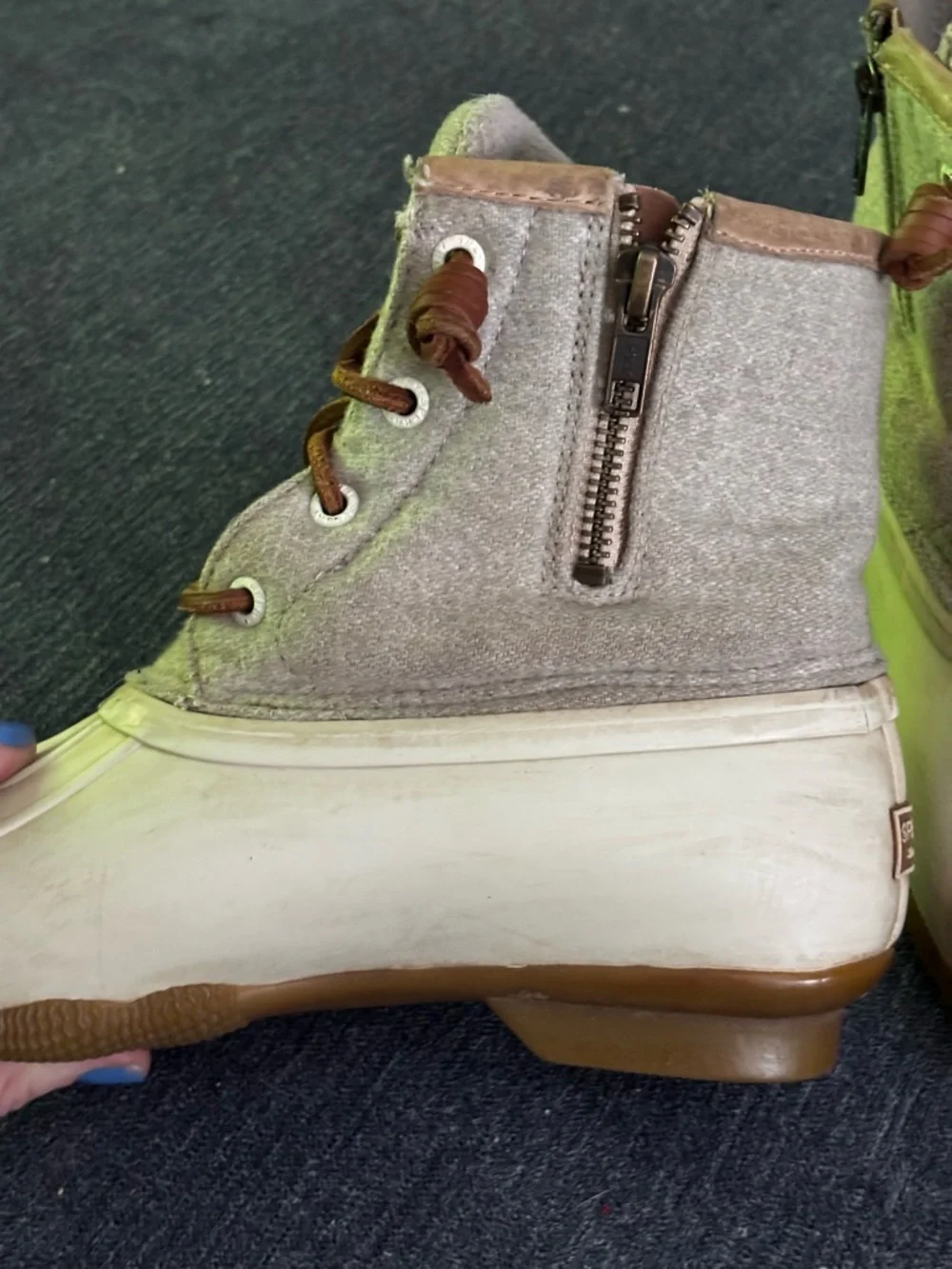 Trendy Sperry Two-Tone Duck Boots with Wool Blend Upper “Thinsulate” | Size 6.5